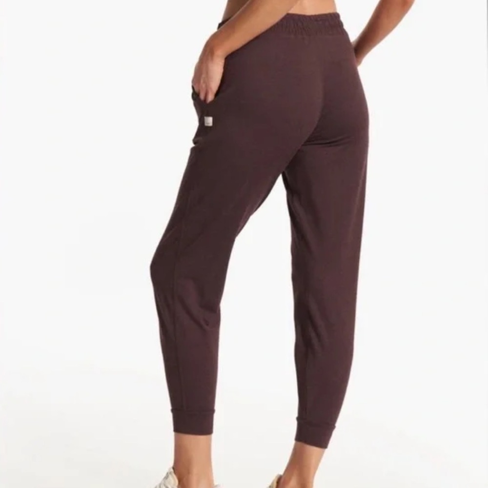 Vuori Women’s Performance Jogger Elderberry Heather NWT - Picture 3 of 4